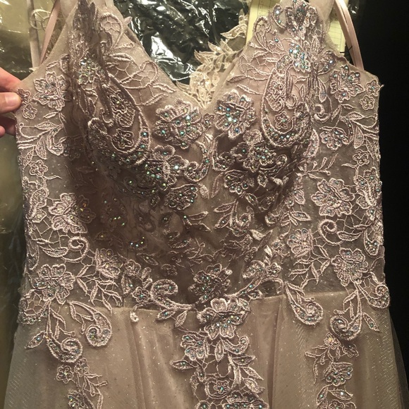 Dress - Picture 3 of 3